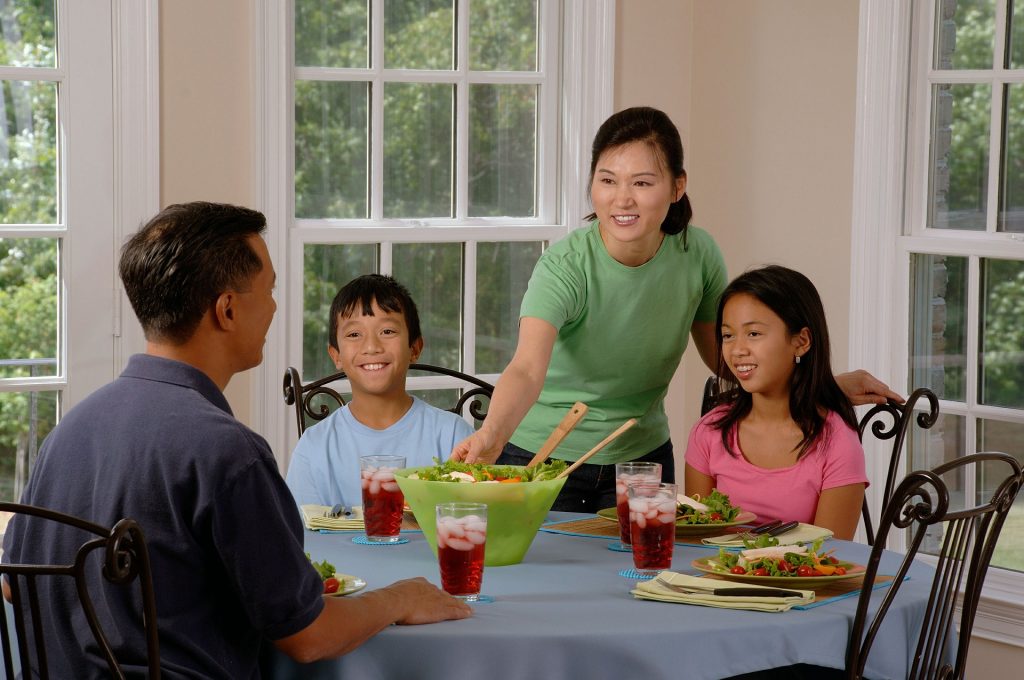 5 Reasons ESL Students and Their Parents Should Speak English at Home (at dinner, for example)